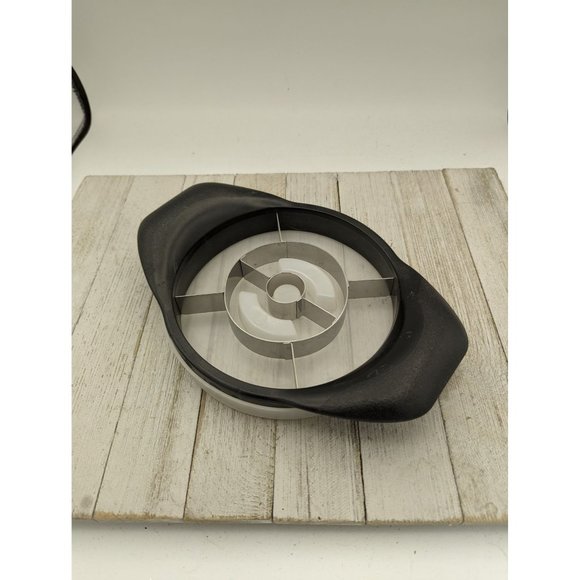 Pampered Chef #2 Pineapple Wedger Corer Cutter Slicer 2416 W/ Blade Guard Cover - Picture 1 of 5